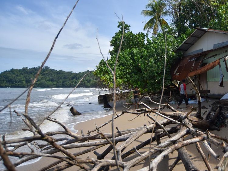 Gelombang Pasang Hantam Pantai Air Manis, Rumah Warga Rusak