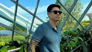 Sudah sering jadi model dan terlibat berbagai pemotretan, Glenn Victor tampil memikat di luar arena Physical: Asia. Foto: Instagram Glenn Victor