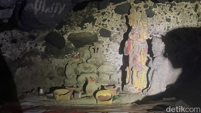 Gua Anggas Wesi Jombang.