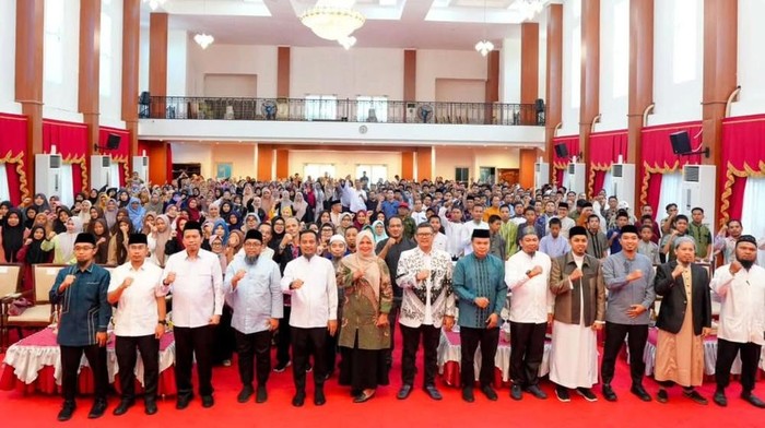 Gubernur Sulsel Andi Sudirman Sulaiman membuka bimbingan pembelajaran tajwid bagi guru agama se-Sulsel.