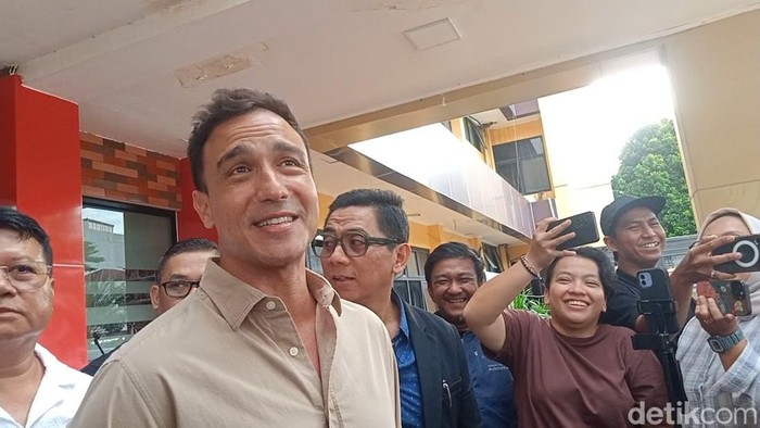 Hamish Daud bicara soal rumah tangga dan isu orang ketiga, Kamis (6/11/2025).