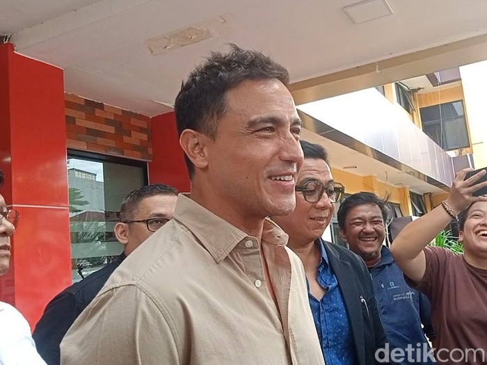 Hamish Daud bicara soal rumah tangga dan isu orang ketiga, Kamis (6/11/2025).
