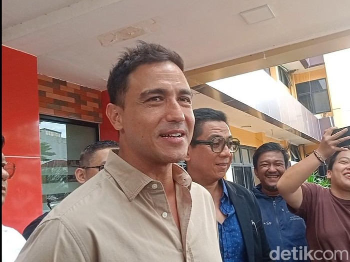 Hamish Daud bicara soal rumah tangga dan isu orang ketiga, Kamis (6/11/2025).