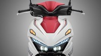 Ubahan paling mencolok terlihat di desain lampu depan yang kini lebih tajam dan agresif. Konsep double layer yang diadopsi mirip Honda Vario 160, tetapi lampu proyektor LED Crystal Light berbentuk persegi dan DRL di bawahnya justru mengingatkan pada Honda Winner R. Lampu sein ditempatkan di bagian atas, menciptakan tampilan yang modern dan seimbang. Foto: Dok. Honda