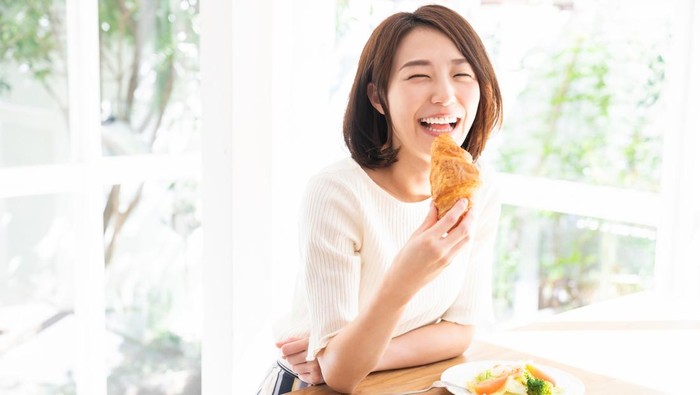 Mana Lebih Efektif Singkirkan Buncit, Lewatkan Sarapan atau Tanpa Makan Malam?