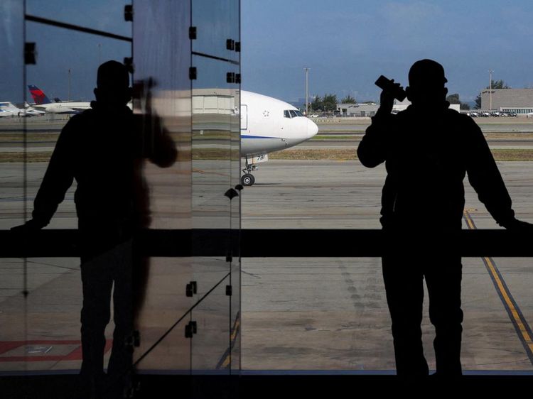 Imbas Shutdown Pemerintah, Ribuan Penumpang Tertahan di Bandara-Bandara Utama AS