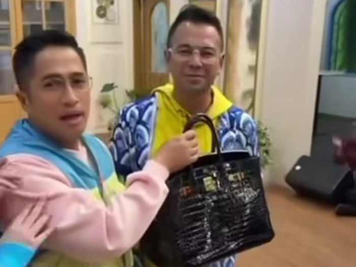 Tas Ivan Gunawan yang dijual kepada Raffi Ahmad untuk pembangunan Masjid di Yokohama.