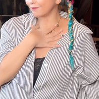 Setelah 8 bulan pasca operasi hasil di wajah Jennifer juga sudah jelas terlihat. Tak lagi lebam, wajahnya tampak makin tirus dan kencang. Foto: Instagram/@ajunperwira/@jennifer_ipel/@ab_plasticsurgery_idn