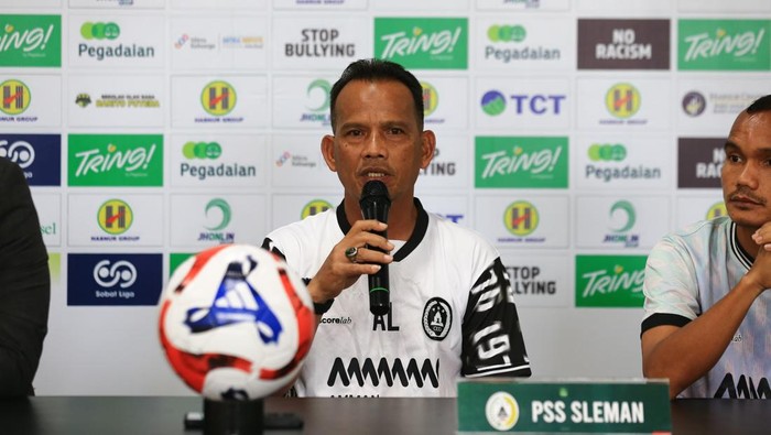 Jumpa pers PSS Sleman di Stadion Demang Lehman, Banjarmasin, Jumat (7/11/2025).