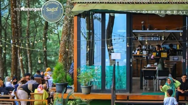 Kafe di Kuningan. Kafe di Kuningan.