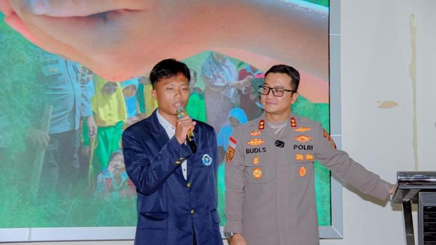 Kapolres Bengkalis AKBP Budi Setiawan safari ke kampus menggaungkan program Green Policing Kapolres Bengkalis AKBP Budi Setiawan safari ke kampus menggaungkan program Green Policing, Jumat (7/11/2025).