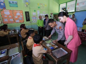 Kuliner Nasi Pecel Jadi Andalan Dapur Gizi Polres Madiun