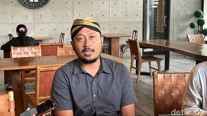 Putra sulung Paku Buwono XIII, Kanjeng Gusti Pangeran Harya (KGPH) Mangkubumi, saat ditemui di Manahan, Jumat (7/11/2025).