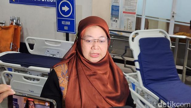Ketua KPAI Margaret Aliyatul Maimunah di RS Islam Cempaka Putih. (Adrial/detikcom)