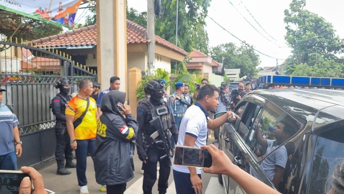 Kondisi terkini SMA Negeri 72 Kelapa Gading, Jakarta Utara, usai ledakan (Taufiq/detikcom)