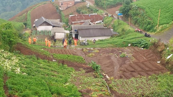 Air Meluber ke Jalan Raya Sumber Brantas Kota Batu, Ini Penyebabnya