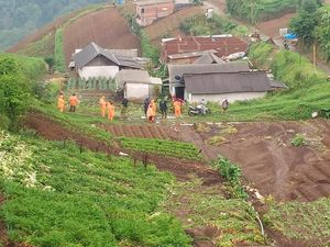 Air Meluber ke Jalan Raya Sumber Brantas Kota Batu, Ini Penyebabnya