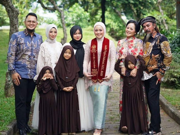 Putri Limbad, Cecillia Gina, lulus S2