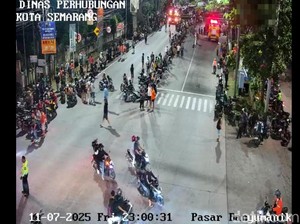 Laka Tronton Vs Truk di Banyumanik, Jalan Semarang-Solo Tertutup Total