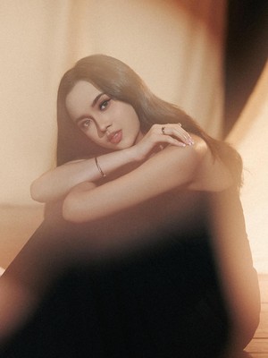 Teganya Kau, Lyodra Cerita Patah Hati dengan Elegan