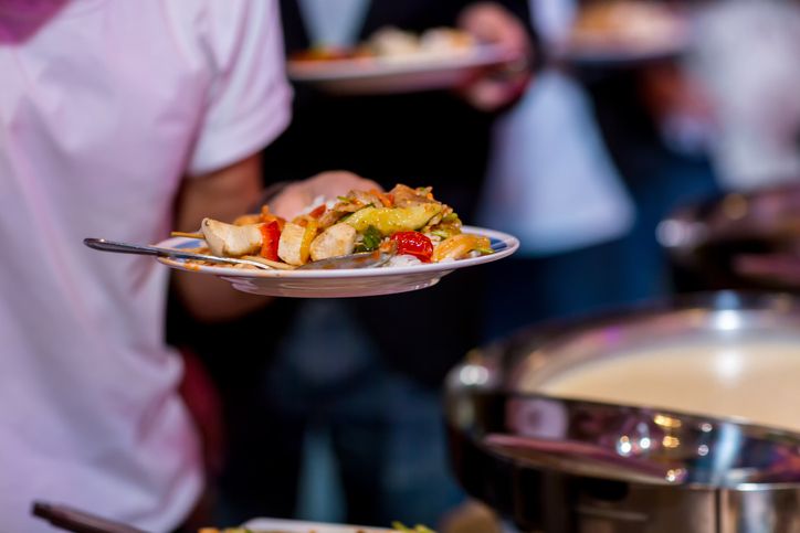makanan di pesta (Gambar hanya ilustrasi) Fotografer itu berharap ia dan rekannya mendapat makan yang benar dan juga tempat duduk untuk istirahat sejenak.
