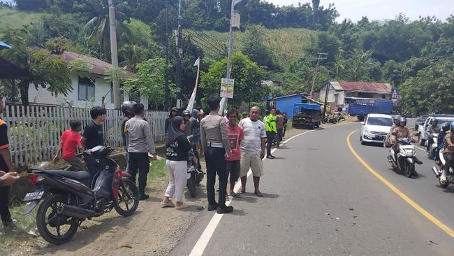 2 Pelajar Boncengan Motor di Mamuju Tewas Terlindas Truk