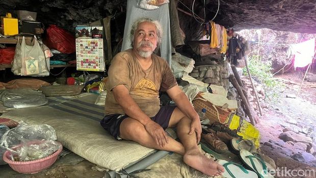 Manusia gua yang hidup 60 tahun di pedalaman hutan Jombang