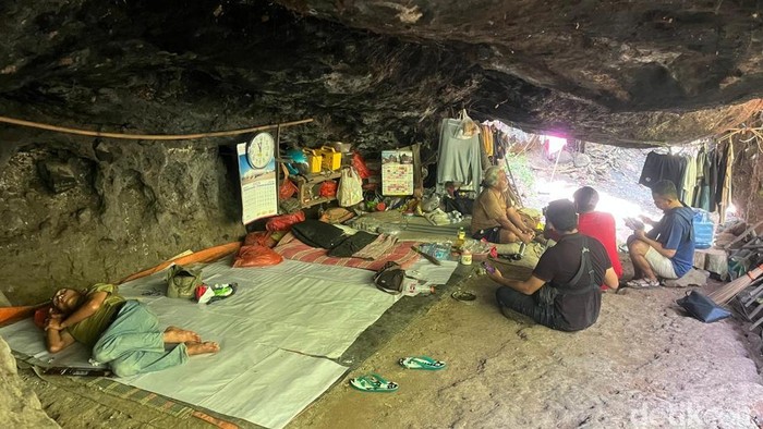 Manusia gua yang hidup 60 tahun di pedalaman hutan Jombang