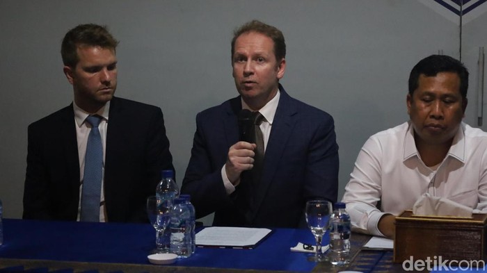 Wakil Duta Besar Inggris untuk Indonesia Mathew Downing di Lapas Kerobokan, Badung, Kamis (6/11/2025).