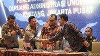 Konferensi pers di RS Polri Kramat Jati dihadiri keluarga korban, Komnas HAM, dan KontraS, dengan pihak kepolisian menyampaikan duka cita atas temuan tersebut.