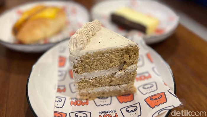 Mon Bakehouse: Ada Cake Teh Jawa dan Cheesecake Brownies di Kafe Homey Bekasi
