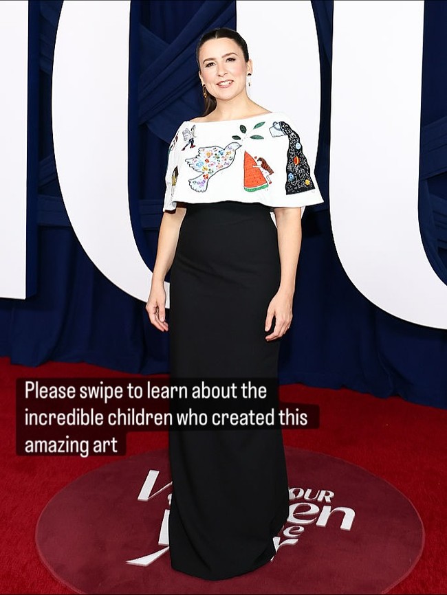 YouTuber Ms Rachel yang dikenal dengan konten anak-anak mencuri perhatian dalam Glamour Women of the Year 2025 Awards. Wanita asal AS itu mengenakan gaun yang tak hanya cantik tapi juga menyimpan pesan mendalam. Foto: Instagram @msrachelforlitles