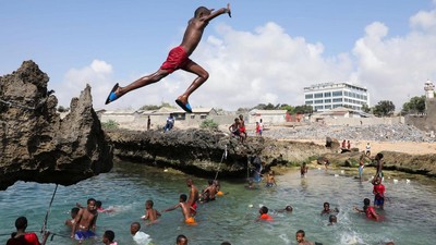 Pantai Jadi Ruang Bahagia Warga Somalia