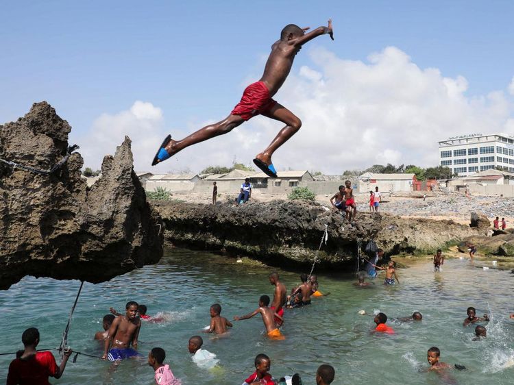 Pantai Jadi Ruang Bahagia Warga Somalia