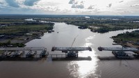 Dengan rampungnya proyek ini nanti, Jembatan Musi V akan menambah daftar infrastruktur penting di Bumi Sriwijaya yang memperkuat peran Sumatera Selatan sebagai jalur utama koridor ekonomi Pulau Sumatera. ANTARA FOTO/Nova Wahyudi