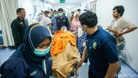 Sementara itu, beberapa korban lainnya dengan kondisi luka lebih serius dirujuk ke RS Yarsi untuk menjalani pemeriksaan lanjutan, termasuk CT Scan.