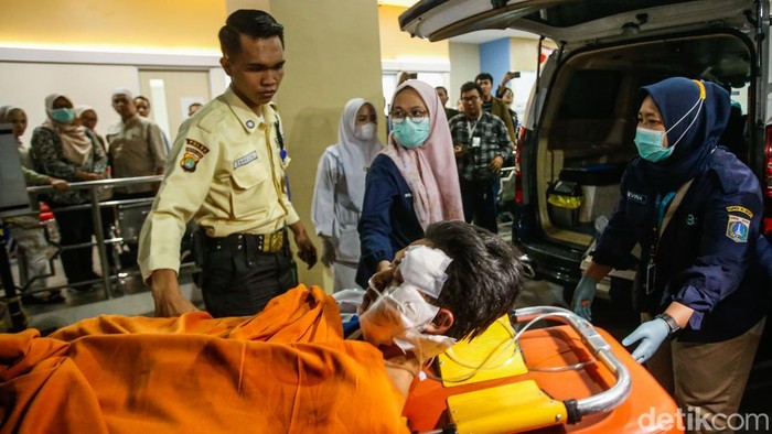 Penanganan medis terhadap korban ledakan di SMA Negeri 72 Kelapa Gading masih berlangsung di RS Islam Cempaka Putih, Jakarta, Jumat (7/11/2025). Sejumlah korban dengan luka ringan mulai diperbolehkan pulang setelah mendapat perawatan intensif dari tim medis rumah sakit.