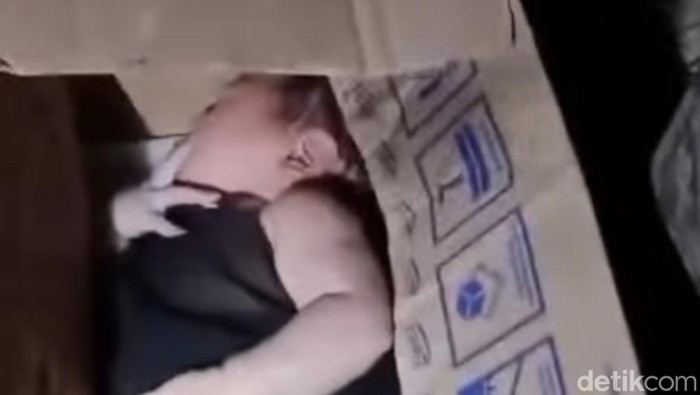 ‎Penemuan bayi perempuan di Poskamling Pengendong, Kelurahan Prapen, Kecamatan Praya, Lombok Tengah, Nusa Tenggara Barat (NTB).