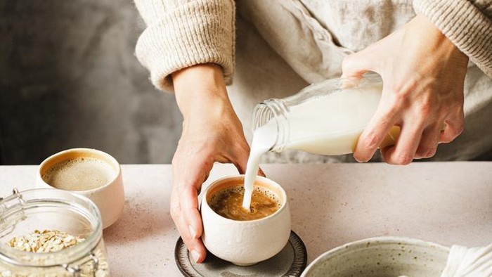 Susu Nabati Makin Populer, Lebih Sehat Susu Almond, Oat, atau Kedelai?
