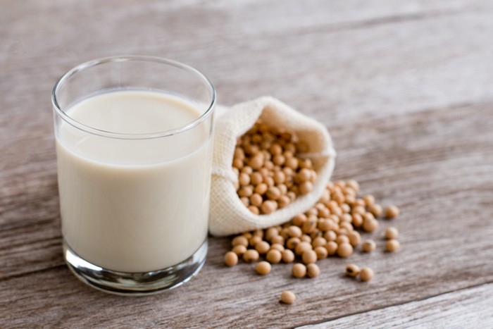 Susu Nabati Makin Populer, Lebih Sehat Susu Almond, Oat, atau Kedelai?