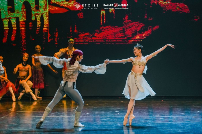 Pertunjukan Balet Etoile Dance Center