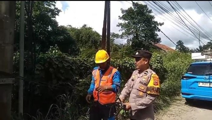 Polisi cek lokasi pencurian kabel gardu di Rumpin, Bogor (dok.istimewa)