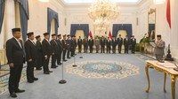 Pelantikan yang digelar di Istana Merdeka, Jakarta, pada Jumat (7/11/2025), menandai langkah serius pemerintah dalam memperkuat akuntabilitas, transparansi, dan profesionalisme institusi kepolisian. ANTARA FOTO/Hafidz Mubarak A