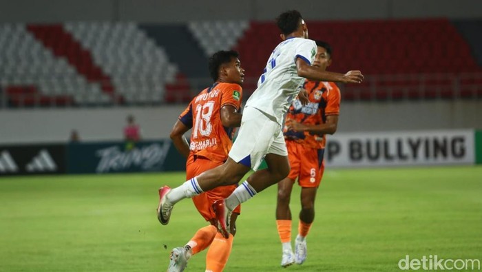 Duel PSIS Semarang versus Kendal Tornado FC di Stadion Jatidiri Semarang, Jumat (7/11/2025).