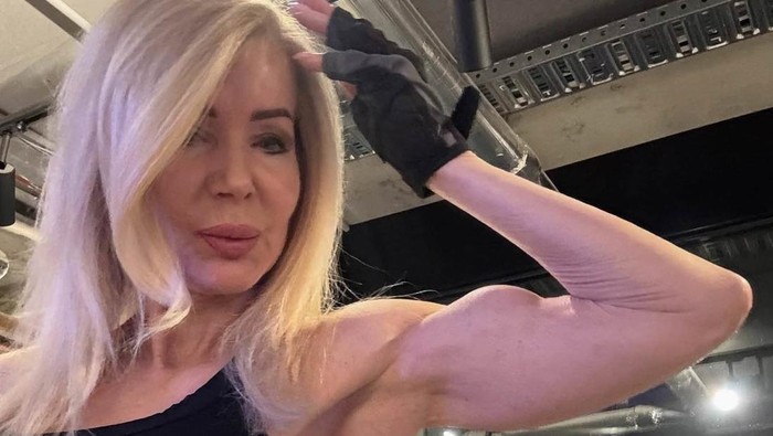 Lesley Maxwell, seorang pelatih kebugaran berusia 65 tahun asal Melbourne, Australia