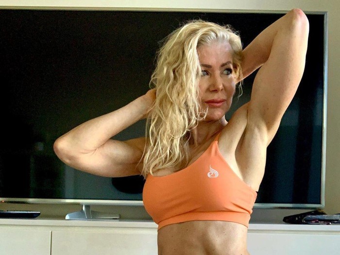 Lesley Maxwell, seorang pelatih kebugaran berusia 65 tahun asal Melbourne, Australia