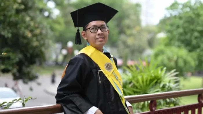 Rizal Galih, wisudawan S2 UGM dengan IPK 4!