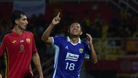 Adam Alis menjadi pemain dengan skor tertinggi di laga ini. Ia mendapatkan penilaian 8,7. Adam sendiri masuk sebagai pemain pengganti pada menit 65. Ia sukses mencetak brace alias dua gol yang akhirnya membawa Persib menang 3-2. (Foto: Dok. Persib Bandung)