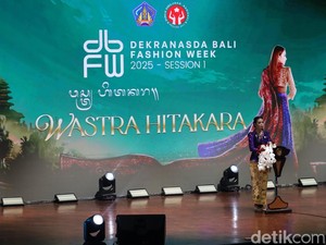 Selvi Habiskan Rp 60 Juta Borong Kain-Perhiasan di Art Center Denpasar