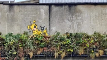 DO NOT DISTURB oleh Oakoak di La Louvière, Belgia. Foto: via StreetArtUtopia